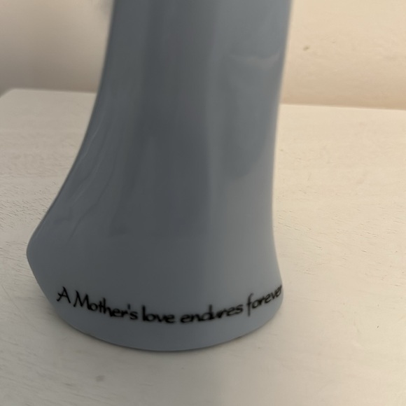 9 inch tall ceramic Blessed Mother statue. Good condition. Modern design. - Picture 3 of 5